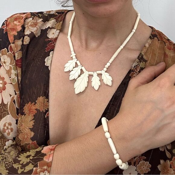 Vintage 70's Ivory Cream Shell Necklace & Bracelet Combination Set 17.5" - Picture 1 of 8